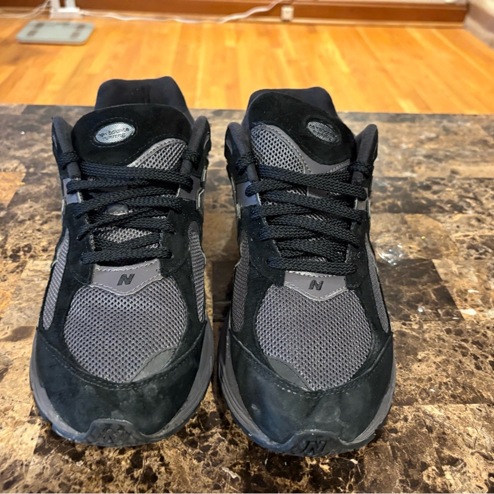 New Balance Black and Gray Sneakers comes with box